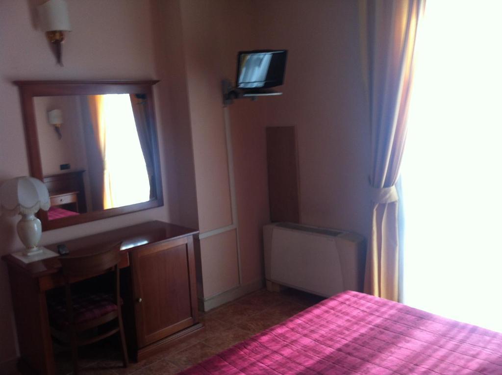 Hotel Impero Brescia Ruang foto
