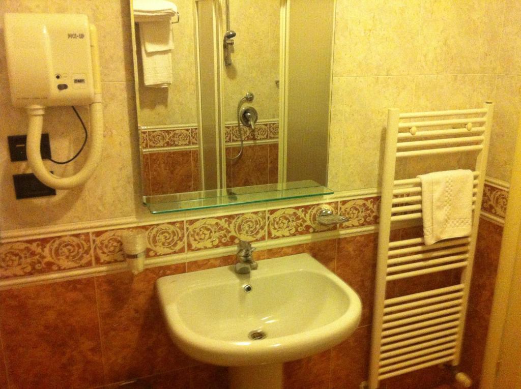 Hotel Impero Brescia Ruang foto