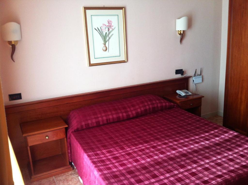 Hotel Impero Brescia Ruang foto