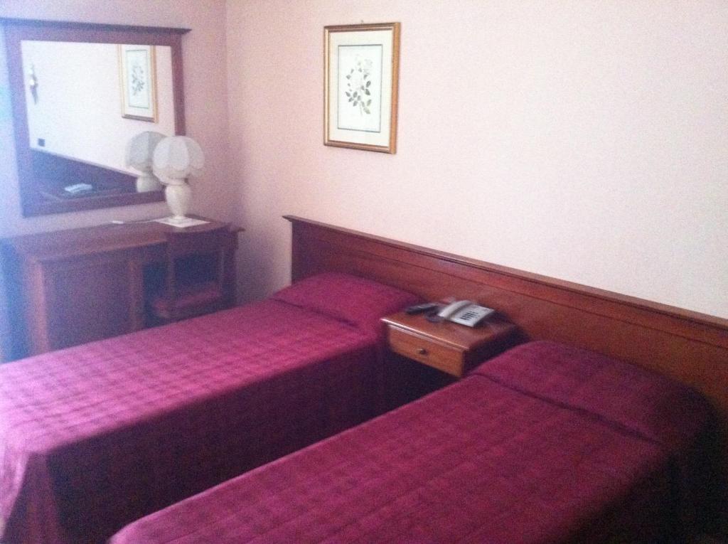 Hotel Impero Brescia Ruang foto